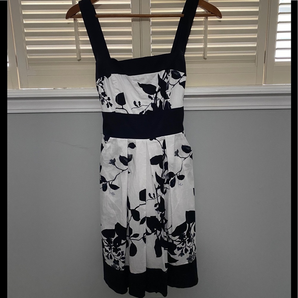 Speechless vine&leaves black/white dress